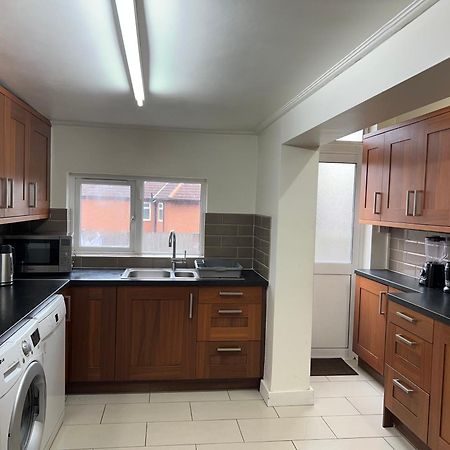 Comfortable Single Room Wembley Park/Stadium Londen Buitenkant foto