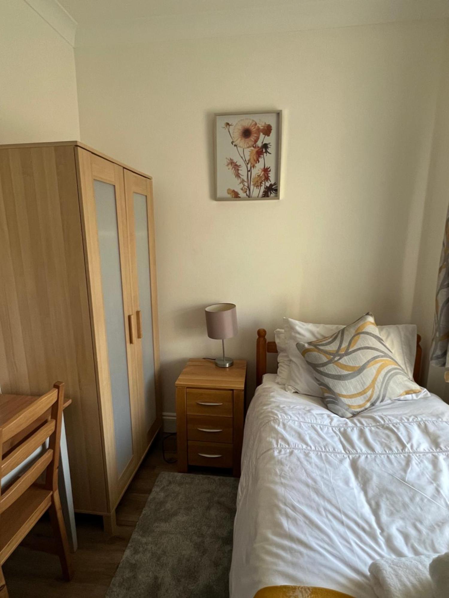 Comfortable Single Room Wembley Park/Stadium Londen Buitenkant foto